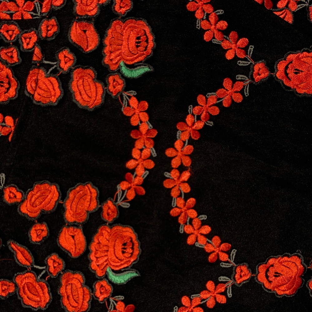 NWOT Missguided Rose Embroidered Skirt - Picture 4 of 4